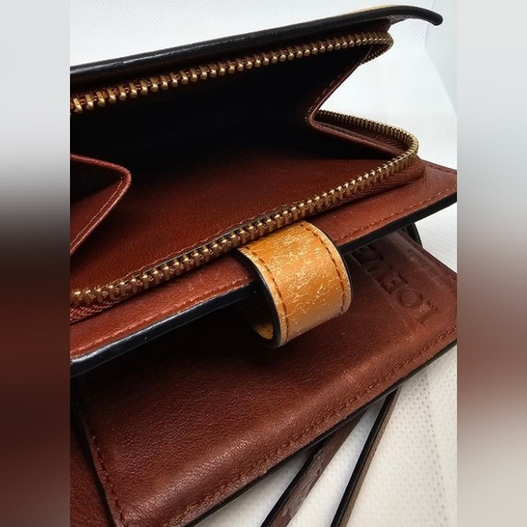 LOEWE CALFSKIN GRAINED LEATHER BiFOLD WALLET - Picture 7 of 9